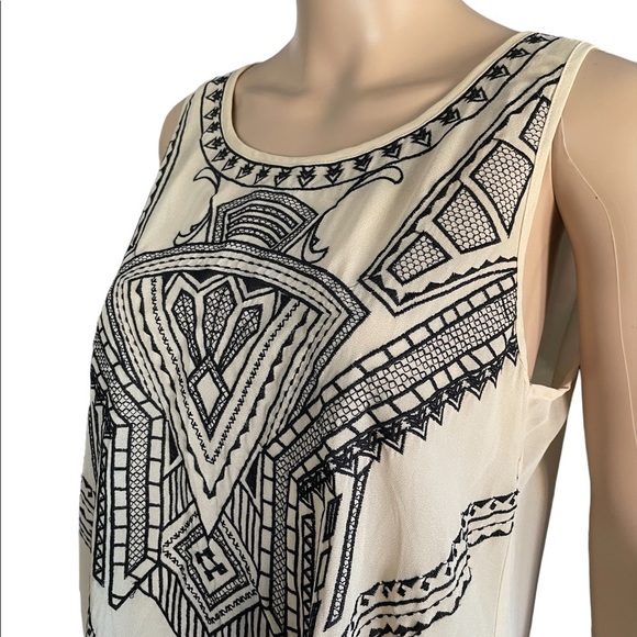 Buttons Black and Tan sleeveless embroidered mesh tanks size large - Picture 3 of 8